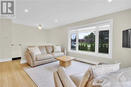 2584 Stagecoach Road, Ottawa, ON - Indoor Photo Showing Living Room