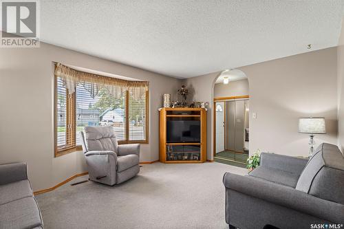 1342 Junor Avenue, Saskatoon, SK - Indoor Photo Showing Living Room