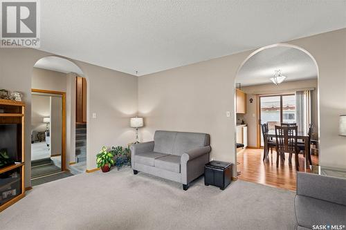 1342 Junor Avenue, Saskatoon, SK - Indoor Photo Showing Living Room