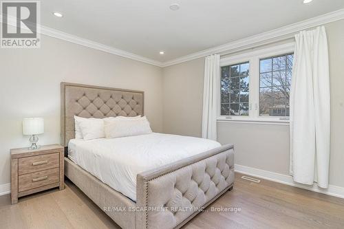 833 Calder Road, Mississauga (Clarkson), ON - Indoor Photo Showing Bedroom