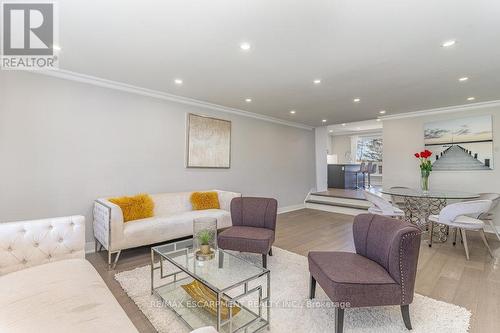 833 Calder Road, Mississauga (Clarkson), ON - Indoor Photo Showing Living Room