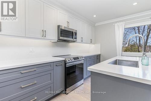 833 Calder Road, Mississauga (Clarkson), ON - Indoor Photo Showing Kitchen