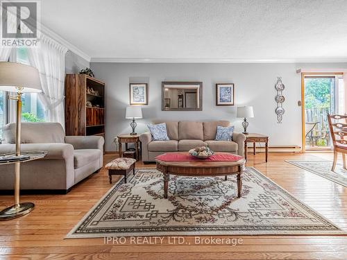 124 - 6540 Falconer Drive, Mississauga, ON - Indoor Photo Showing Living Room