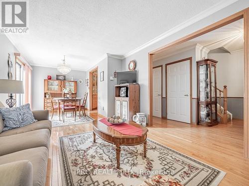 124 - 6540 Falconer Drive, Mississauga, ON - Indoor Photo Showing Living Room