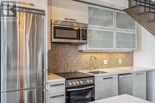 703 - 1205 Queen Street W, Toronto (South Parkdale), ON - Indoor Photo Showing Kitchen With Upgraded Kitchen