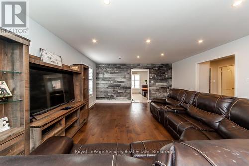 190 Van Scott Drive, Brampton, ON - Indoor Photo Showing Living Room