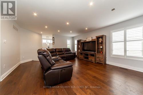 190 Van Scott Drive, Brampton (Northwest Sandalwood Parkway), ON - Indoor Photo Showing Living Room