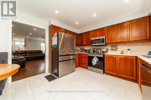 190 Van Scott Drive, Brampton, ON - Indoor Photo Showing Kitchen