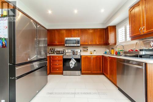 190 Van Scott Drive, Brampton (Northwest Sandalwood Parkway), ON - Indoor Photo Showing Kitchen