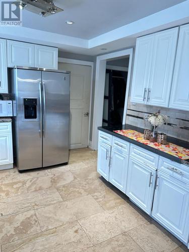 7076 Harwick Drive, Mississauga, ON - Indoor Photo Showing Kitchen