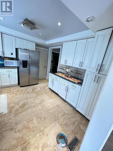 7076 Harwick Drive, Mississauga, ON - Indoor Photo Showing Kitchen