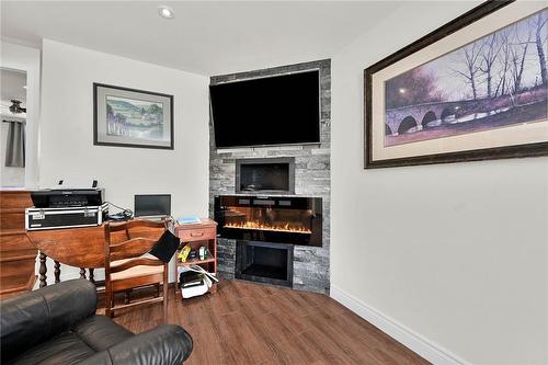 4 Markham Crescent, Hamilton, ON - Indoor With Fireplace