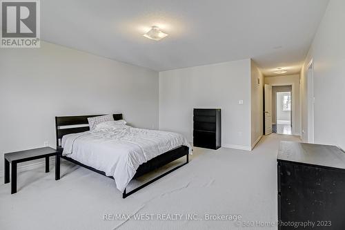 21 Goswell Street, Brampton (Bram East), ON - Indoor Photo Showing Bedroom