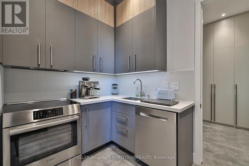 537 Warminster Drive, Oakville (Bronte East), ON - Indoor Photo Showing Kitchen