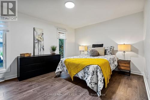 7180 Woodington Road, Niagara Falls, ON - Indoor Photo Showing Bedroom