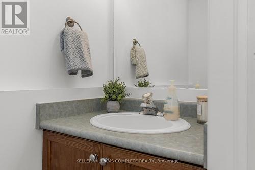 24 Gershwin Court, Hamilton (Chappel), ON - Indoor Photo Showing Bathroom