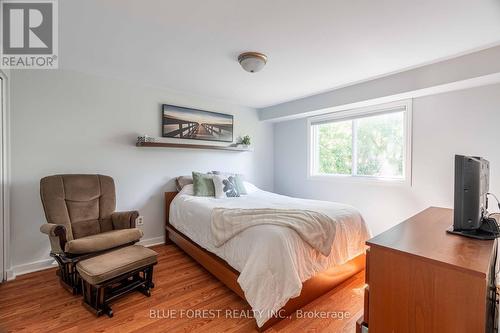 21 Denlaw Road, London, ON - Indoor Photo Showing Bedroom