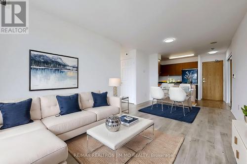 2205 - 5508 Yonge Street, Toronto (Willowdale West), ON - Indoor Photo Showing Living Room