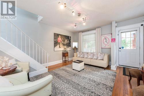 8 Ozark Crescent, Toronto, ON - Indoor Photo Showing Living Room