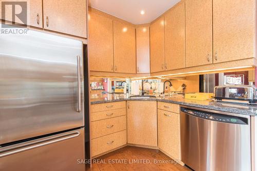 8 Ozark Crescent, Toronto, ON - Indoor Photo Showing Kitchen