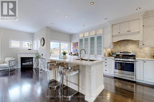 4 Hunters Corners, Markham, ON - Indoor Photo Showing Kitchen With Double Sink With Upgraded Kitchen