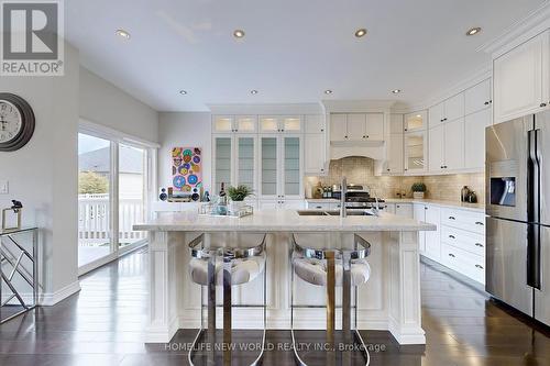 4 Hunters Corners, Markham, ON - Indoor Photo Showing Kitchen With Upgraded Kitchen