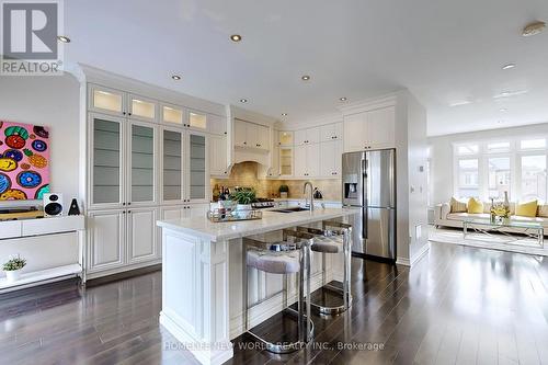 4 Hunters Corners, Markham, ON - Indoor Photo Showing Kitchen With Upgraded Kitchen