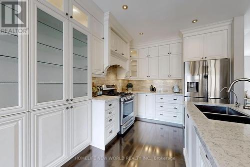 4 Hunters Corners, Markham, ON - Indoor Photo Showing Kitchen With Double Sink With Upgraded Kitchen