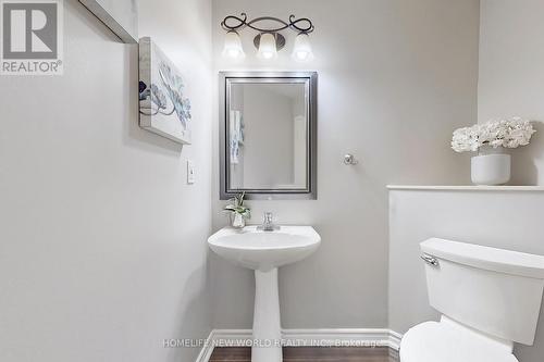 4 Hunters Corners, Markham, ON - Indoor Photo Showing Bathroom