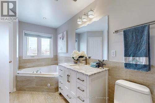 4 Hunters Corners, Markham, ON - Indoor Photo Showing Bathroom