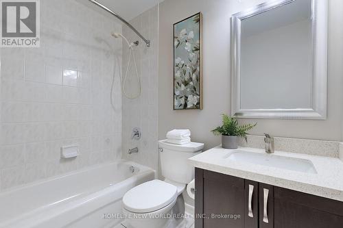 4 Hunters Corners, Markham, ON - Indoor Photo Showing Bathroom