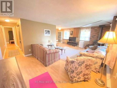 2763 Maple Trail, Ramara (Brechin), ON - Indoor Photo Showing Living Room