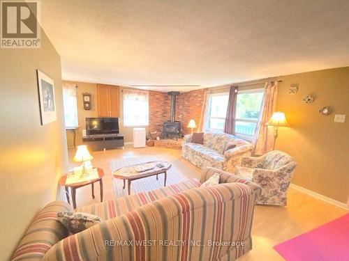 2763 Maple Trail, Ramara (Brechin), ON - Indoor Photo Showing Living Room