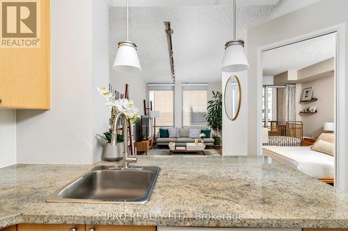 604 - 85 Bloor Street E, Toronto (Church-Yonge Corridor), ON - Indoor Photo Showing Kitchen