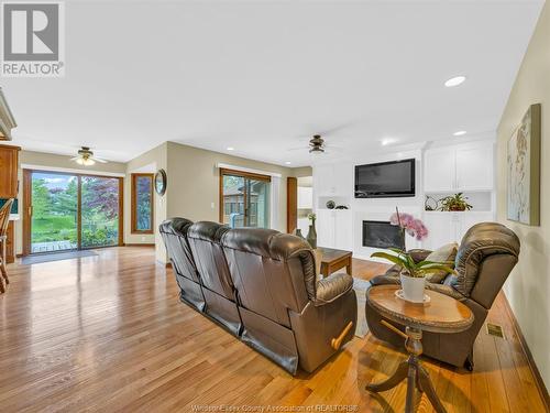 140 Augustine Drive, Kingsville, ON - Indoor Photo Showing Living Room With Fireplace