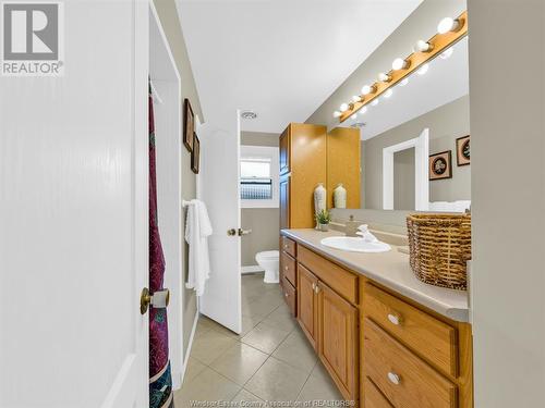 140 Augustine Drive, Kingsville, ON - Indoor Photo Showing Bathroom