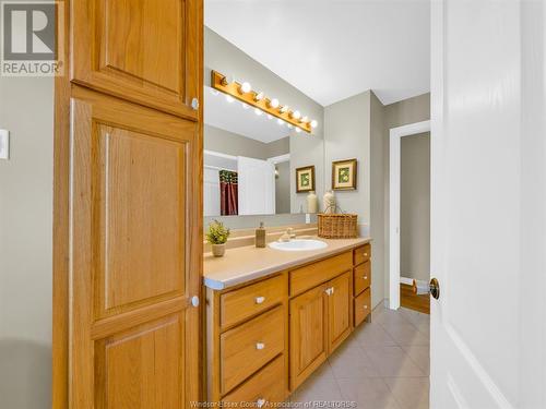 140 Augustine Drive, Kingsville, ON - Indoor Photo Showing Bathroom