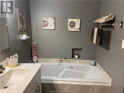 1570 Crestmoor Road, Sudbury, ON - Indoor Photo Showing Bathroom