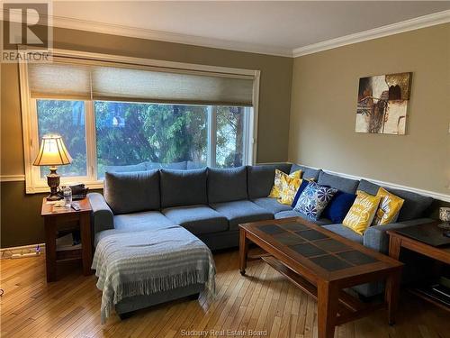 1570 Crestmoor Road, Sudbury, ON - Indoor Photo Showing Living Room