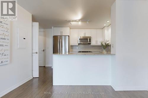 Th 18 - 6 Pirandello Street, Toronto, ON - Indoor Photo Showing Kitchen