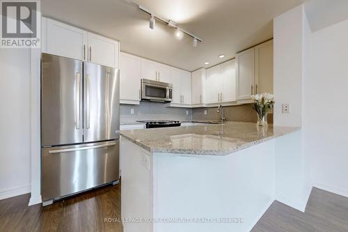 Th 18 - 6 Pirandello Street, Toronto, ON - Indoor Photo Showing Kitchen With Upgraded Kitchen