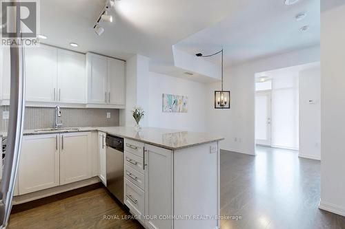 Th 18 - 6 Pirandello Street, Toronto, ON - Indoor Photo Showing Kitchen