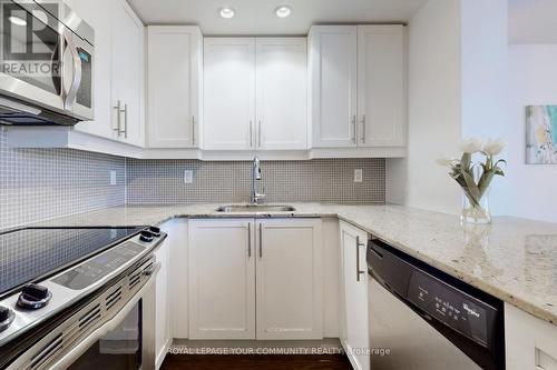 Th 18 - 6 Pirandello Street, Toronto, ON - Indoor Photo Showing Kitchen With Upgraded Kitchen