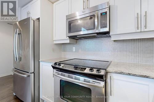 Th 18 - 6 Pirandello Street, Toronto, ON - Indoor Photo Showing Kitchen With Upgraded Kitchen