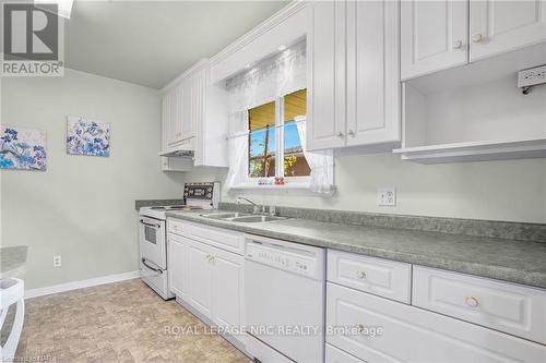 16 St. Lawrence Drive, St. Catharines, ON - Indoor Photo Showing Kitchen With Double Sink