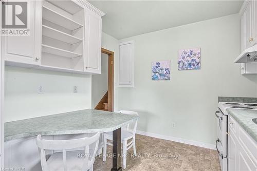 16 St. Lawrence Drive, St. Catharines, ON - Indoor Photo Showing Kitchen