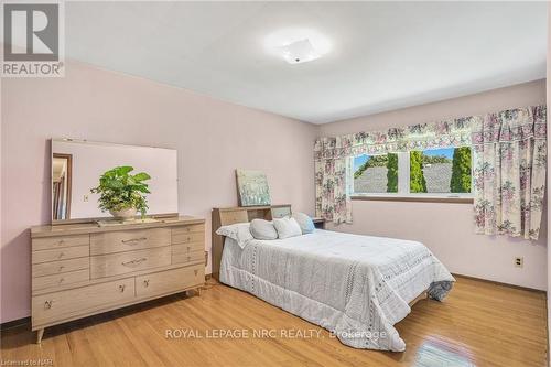 16 St. Lawrence Drive, St. Catharines, ON - Indoor Photo Showing Bedroom