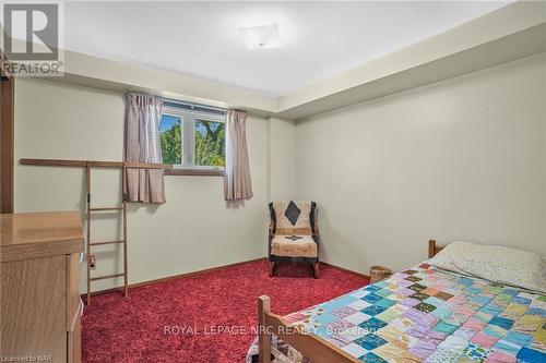 16 St. Lawrence Drive, St. Catharines, ON - Indoor Photo Showing Bedroom