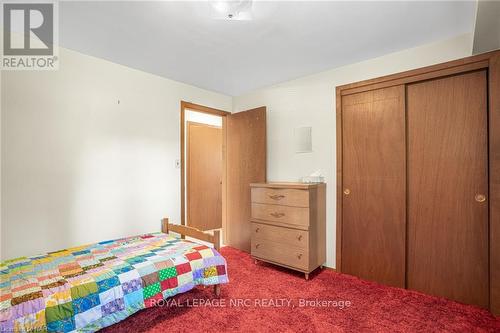 16 St. Lawrence Drive, St. Catharines, ON - Indoor Photo Showing Bedroom