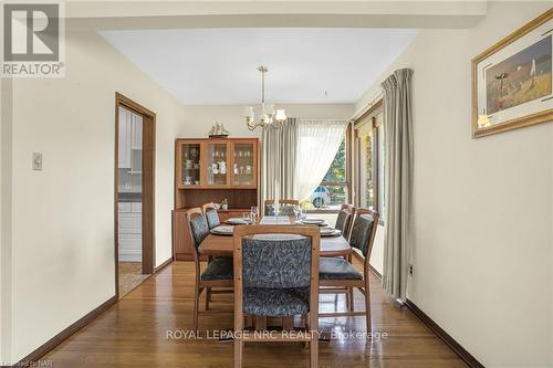 16 St. Lawrence Drive, St. Catharines, ON - Indoor Photo Showing Dining Room